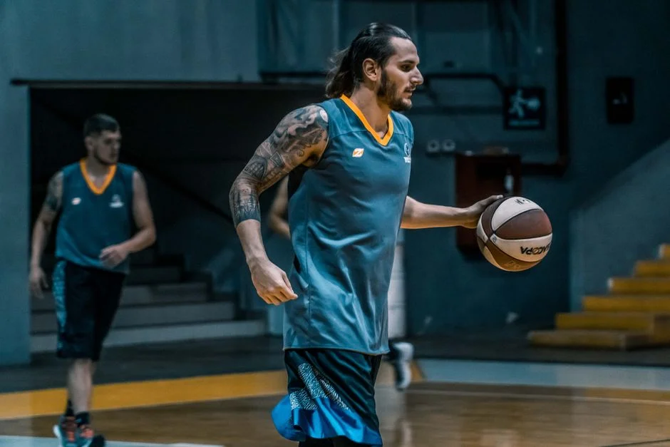 杨瀚森夏训对抗强度拉满 NBA选秀前景持续看好